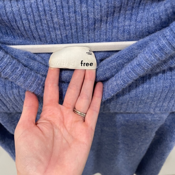 Wilfred free | Aritzia | Off Shoulder Dress | XS - Picture 2 of 4